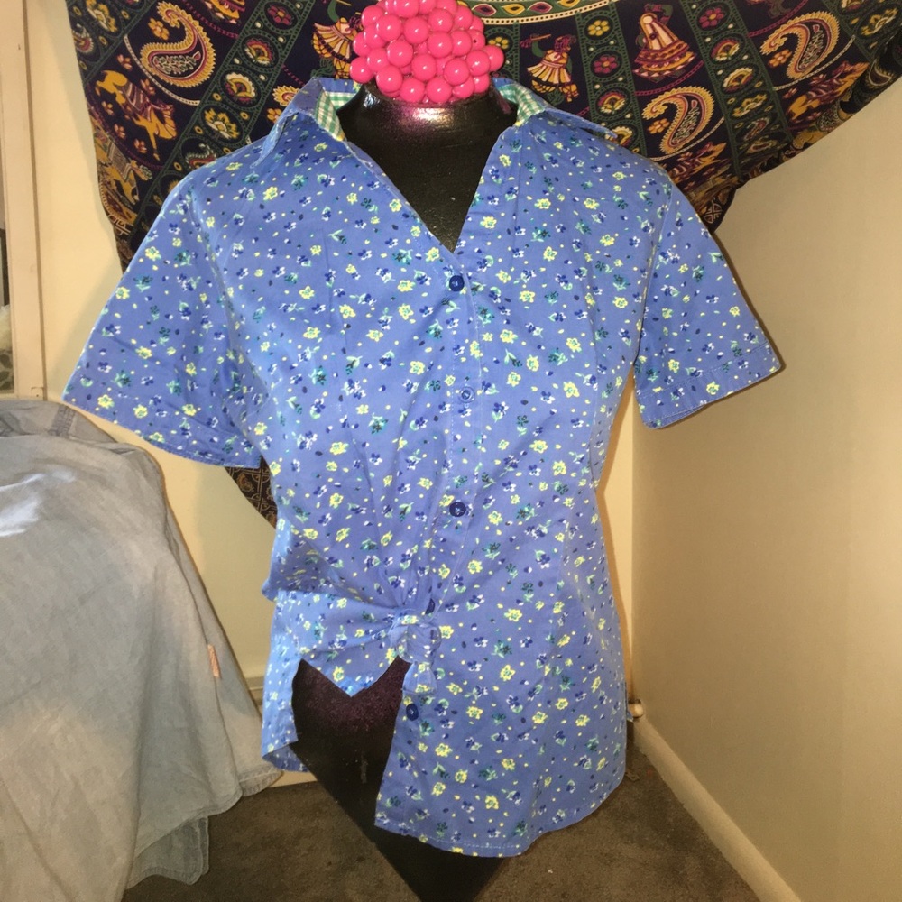 Cheap deal 🌺 Blue floral button down 👽